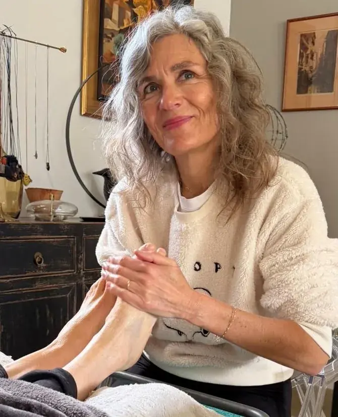 Véronique Lecerf en séance lors d’une retraite bien-être